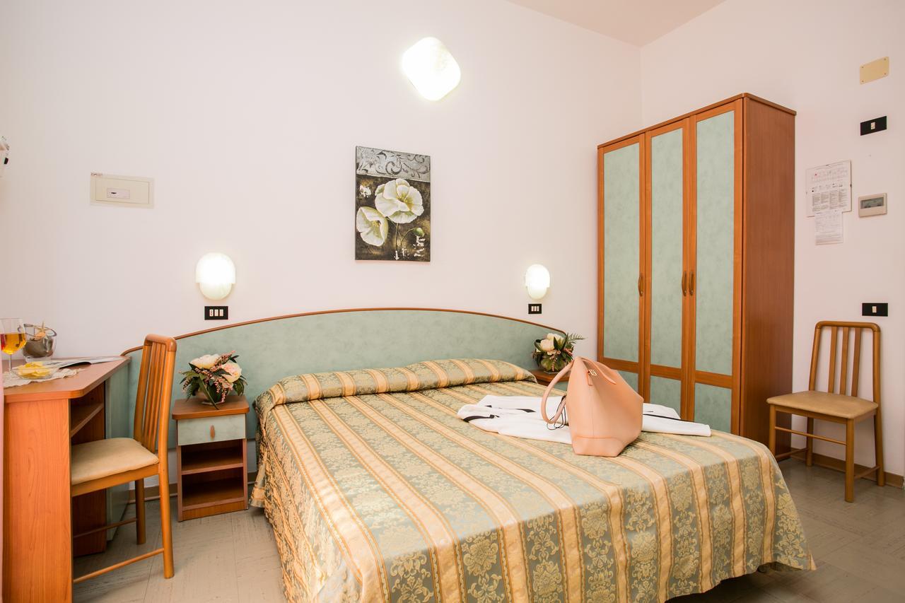 Hotel Pineta Bellaria-Igea Marina Eksteriør billede