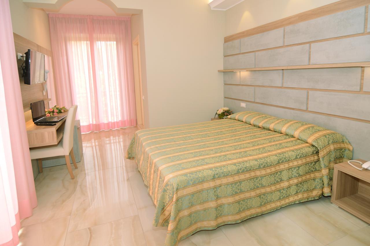 Hotel Pineta Bellaria-Igea Marina Eksteriør billede